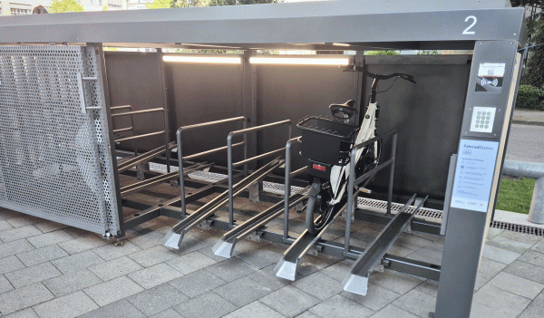 Parking facility for bicycles with access technology